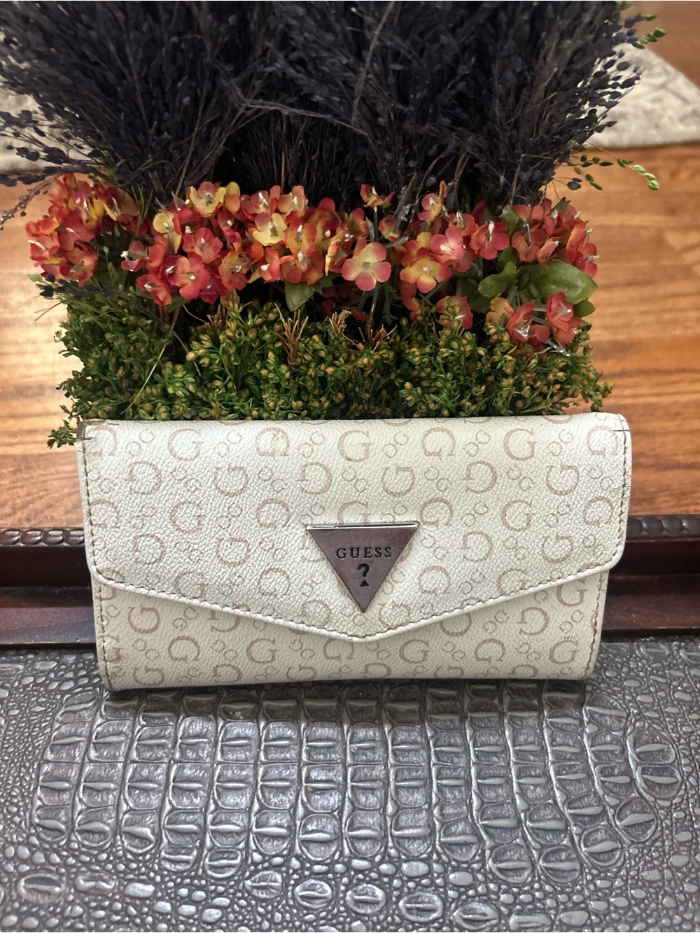 GUESS Logo Print Trifold Wallet Snap Closure Cream Beige